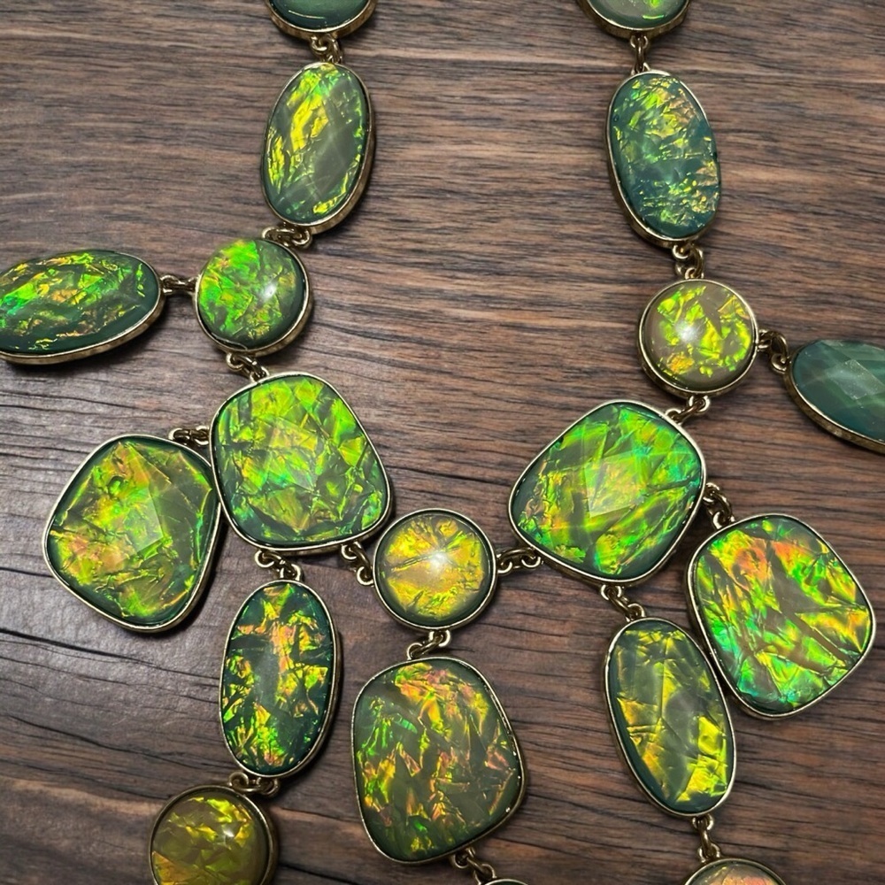 Gorgeous Lime Green Jewel Necklace - Picture 2 of 3